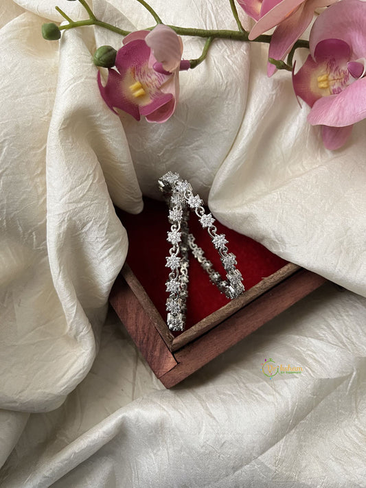 Silver Plated Antique Flower Diamond Bangle Set - White - G11868