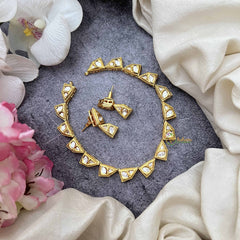 Vriksham Esthetic Crystal Geometric Design Gold Plated Kundan Neckpiece-G20372