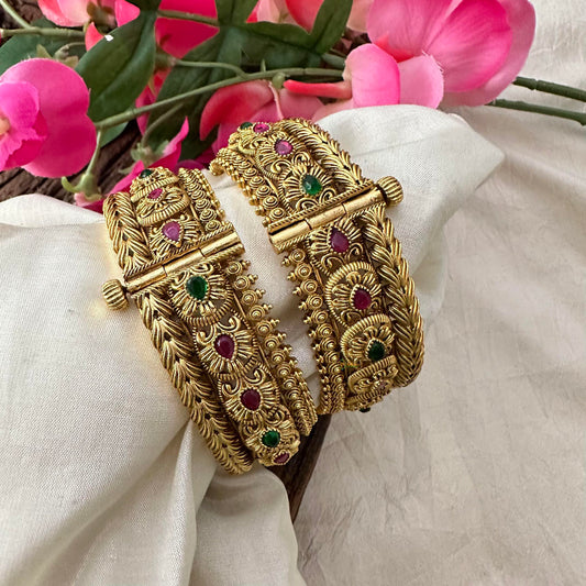 Antique Gold Look Alike Bangle-Screw Type Bangles-Red Green-G13438