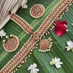 Vriksham Traditional Kemp Nethichutti Tikka With Chandran Suriyan-Red Green-Pearl-G19640