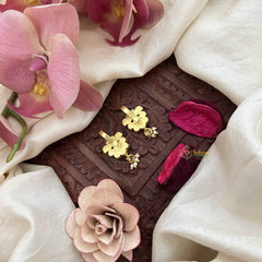 Vriksham Elegant Anvika Floral Kundan Jadau Press Bugadi-Red White & Green-Pearls-J3767