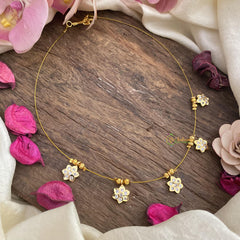 5 Flowers Pendant Invisible Chain Neckpiece-White-G15595