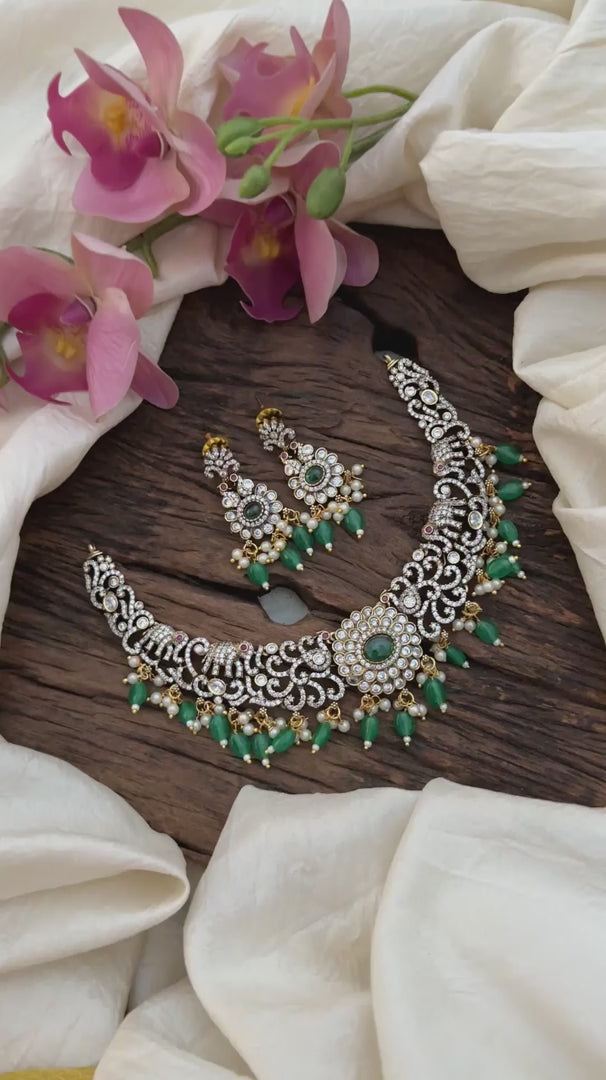 Green Victorian Diamond High Neck Choker-VV1599