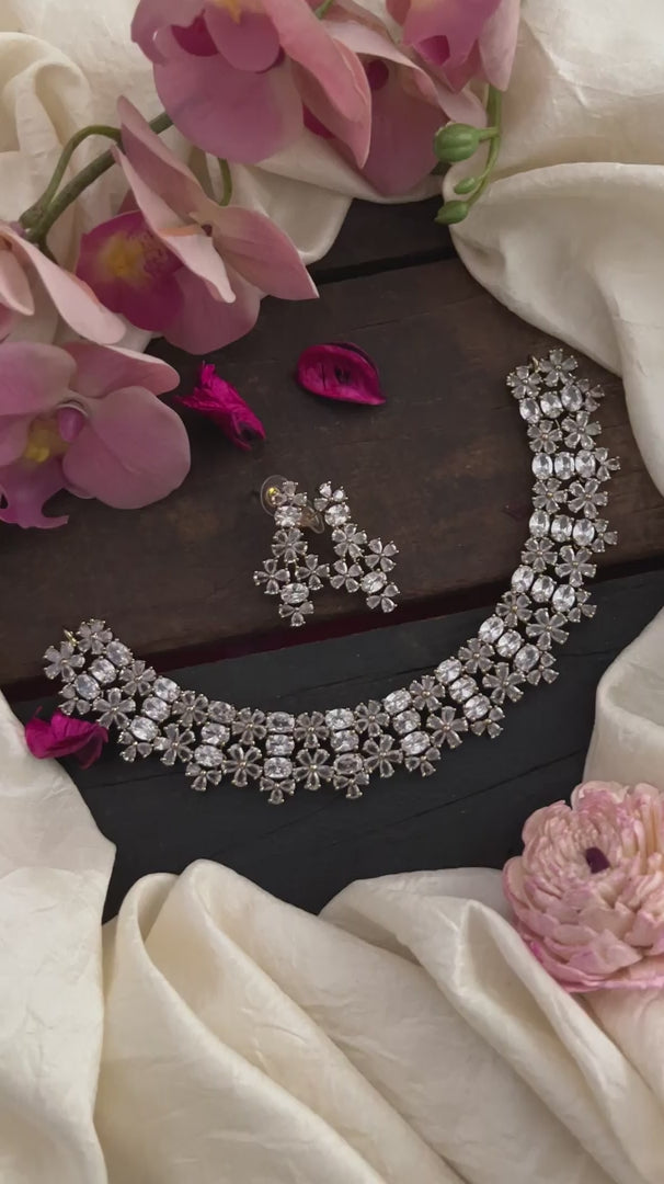 Elegant Victorian Diamond Choker -White-VV1414