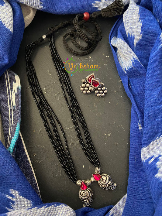 Two Maanga Pendant Black Bead Short Chain -S0052