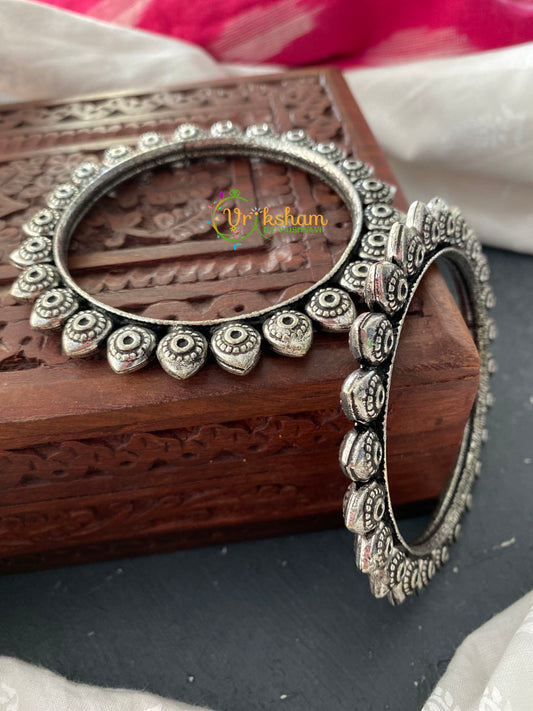 Oxidized German Silver Kolhapuri Bangles - Feather-S0158