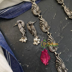 Silver look Alike Pendant Neckpiece-S347